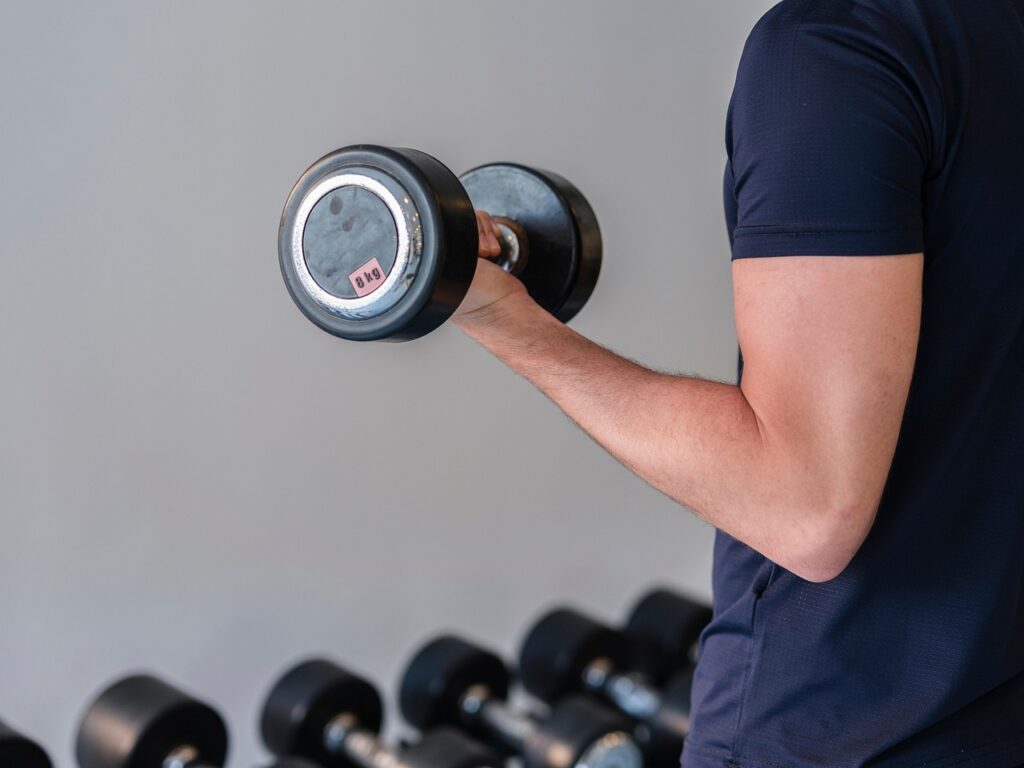 Use more techniques to get strong biceps